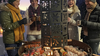 draussen feiern im Winter bei Glühwein, Punsch und Grillspiessen